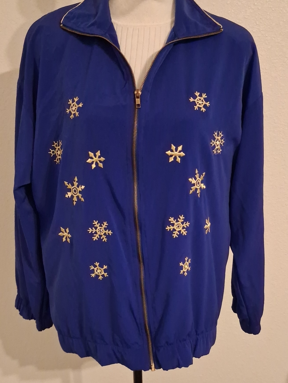 Sport Savvy Vintage Royal Blue Zip Up With Gold Snowflake Motif Windbreaker.